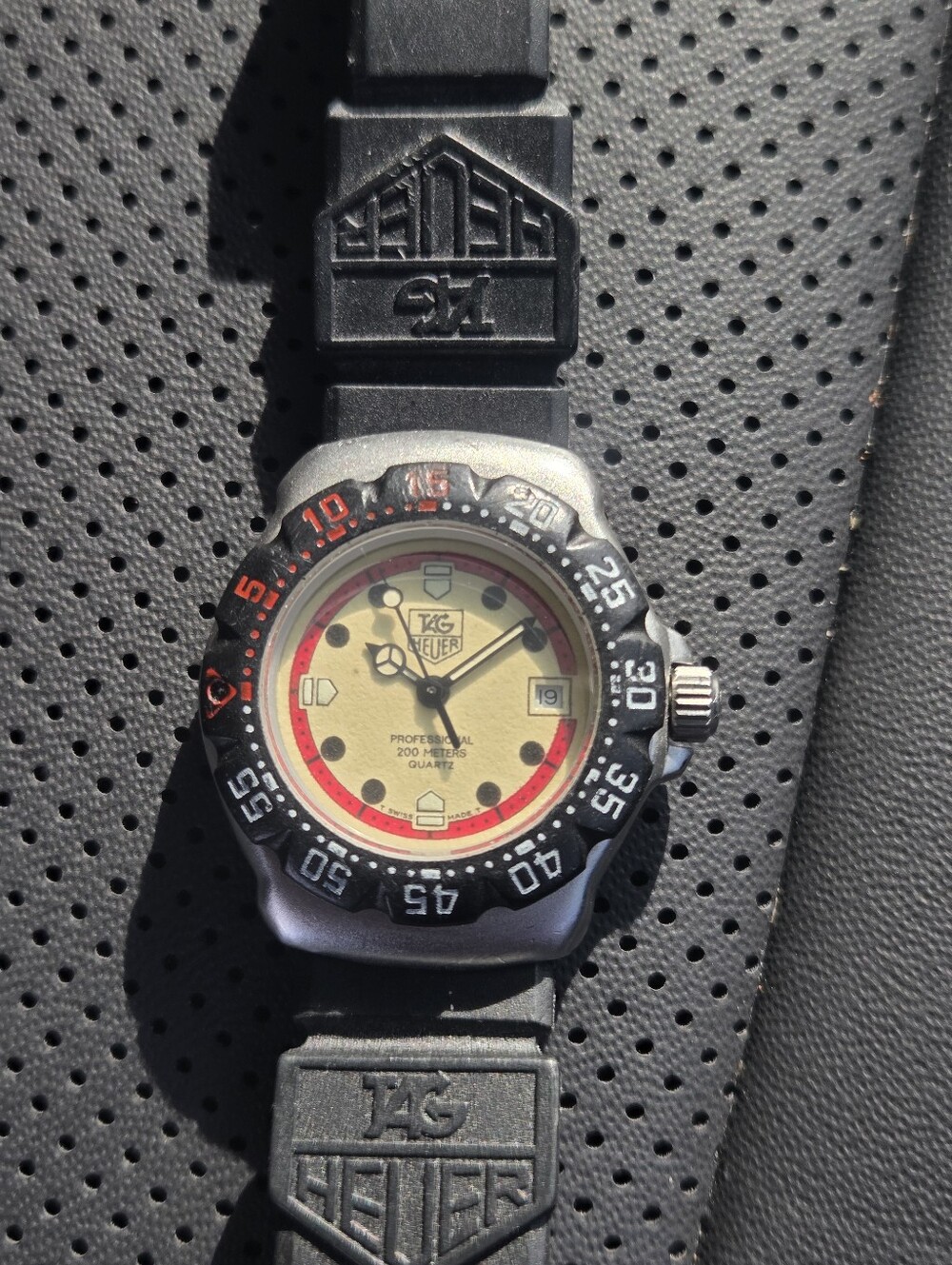 TAG Heuer Formula 1 WA1211 Cream Dial Date 200m Quartz Watch 26mm